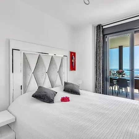 Blue Lady By The Sea Фуенхірола