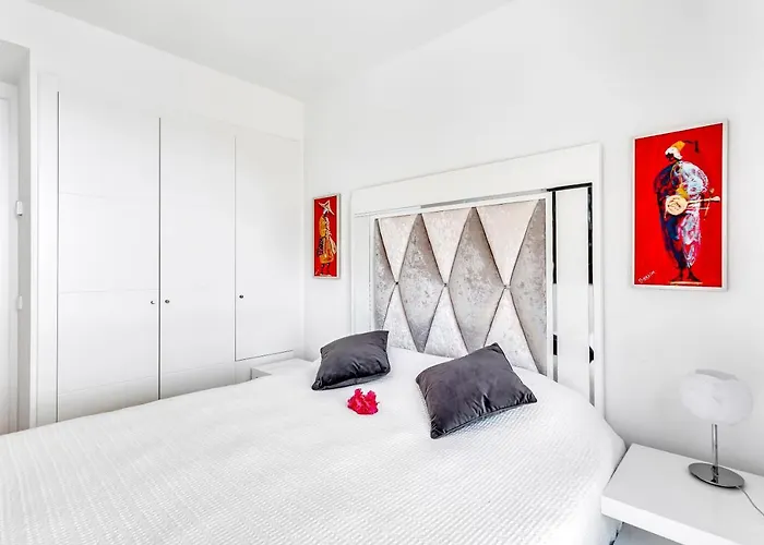 Blue Lady By The Sea *