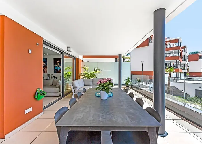 Blue Lady By The Sea *