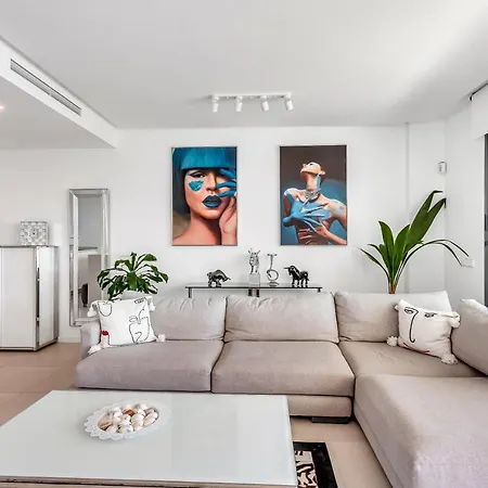 Blue Lady By The Sea Apartment
