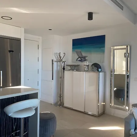 Blue Lady By The Sea Apartment *